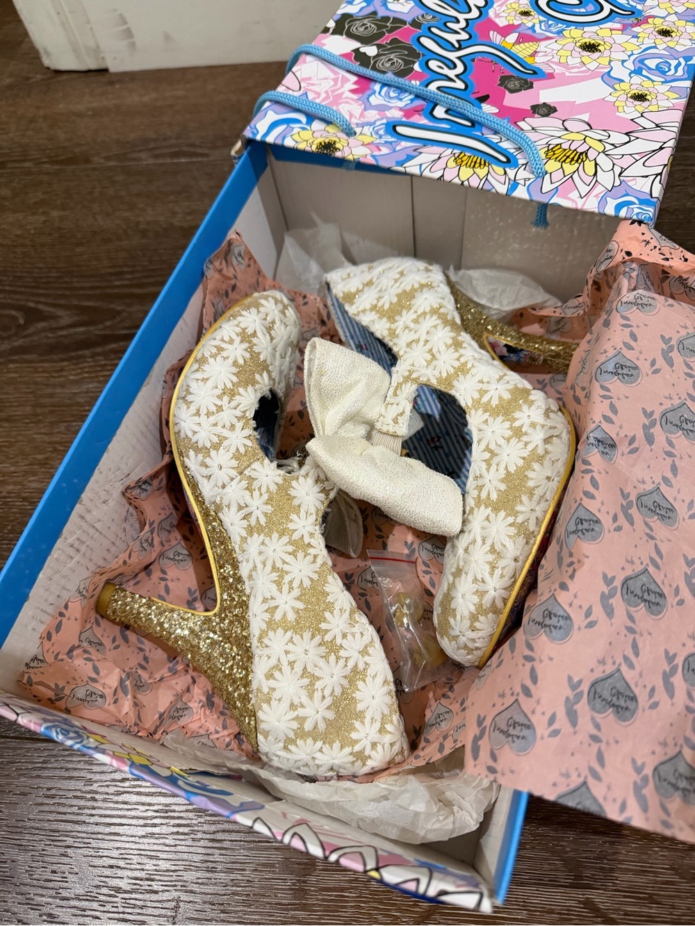 Irregular Choice Windsor Cream & Gold Floral Lace Heels w/ Bow Accent size 38/7 - Picture 2 of 15